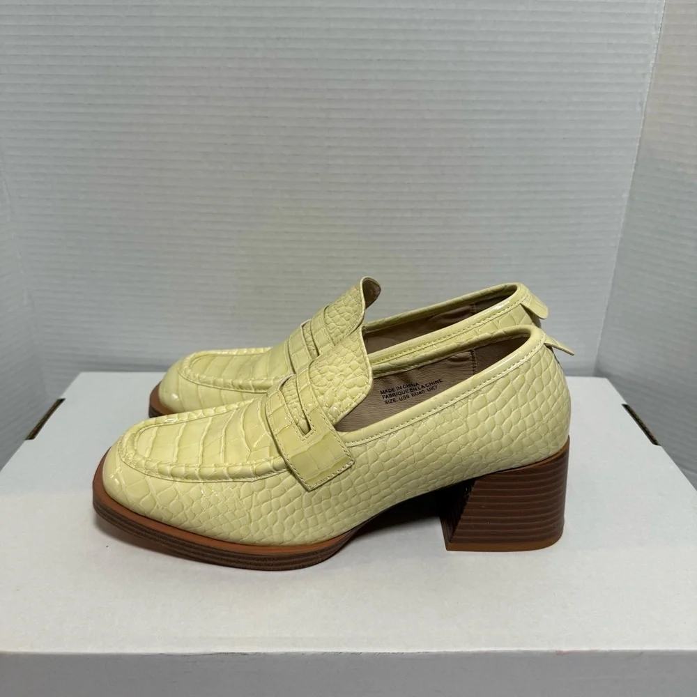 Women’s Urban Outfitters Croc Loafer - Picture 2 of 8